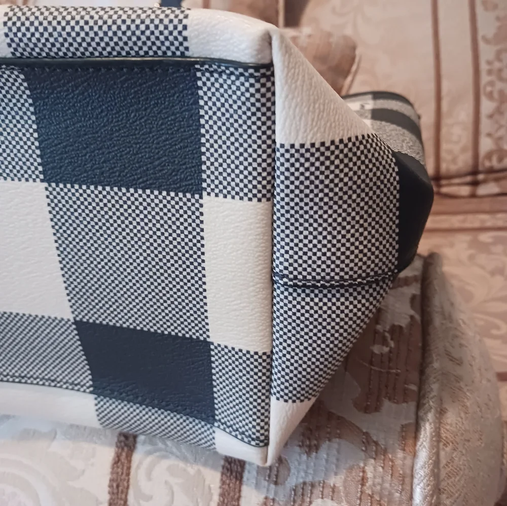 HP🎉🎉Coach Buffalo Plaid City Navy and Ivory Tote F66929 EUC 11"w X 10"h X 7"w - Picture 4 of 16